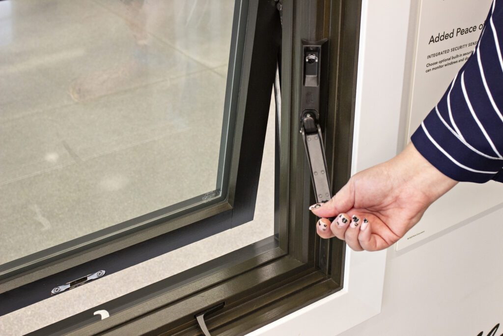 Windows - Awning Windows - How to Open - Pella Windows & Doors of Omaha ...