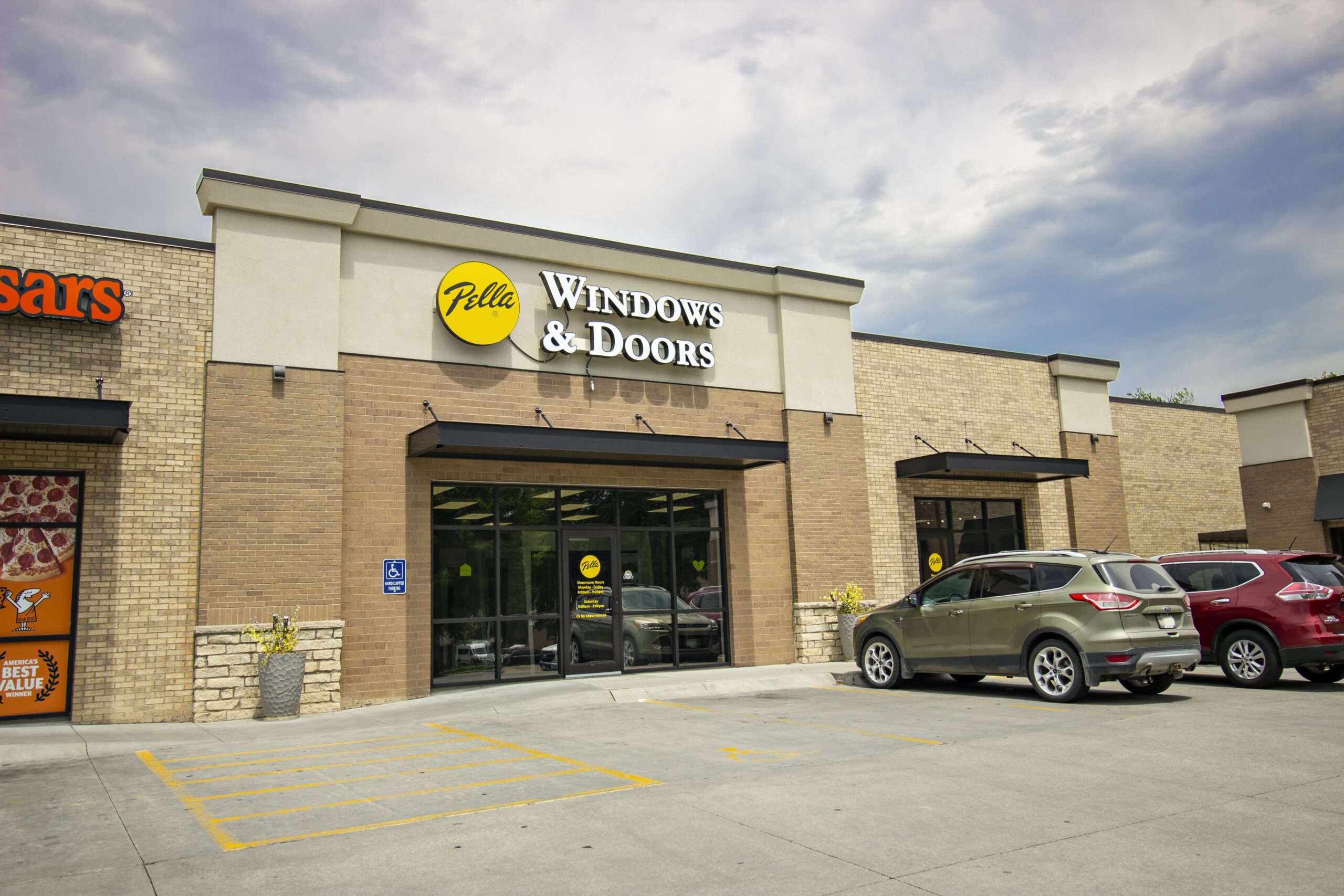 Exterior Showroom Lincoln