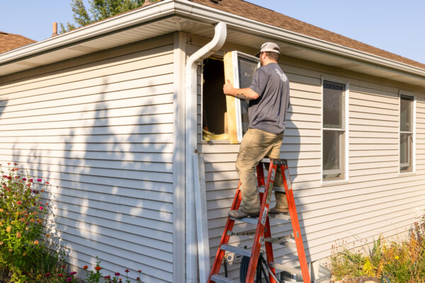 Pella Expert Installer setting new Pella window