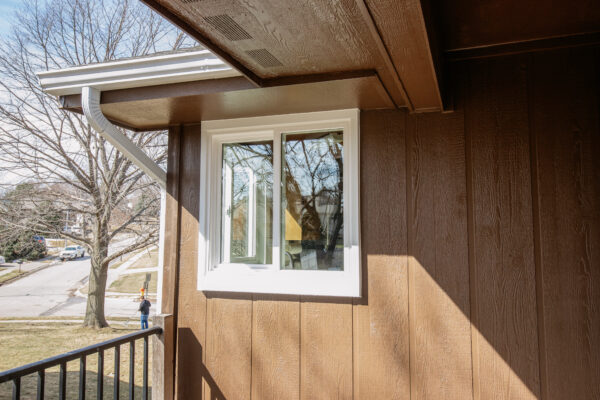 Exterior vinyl sliding window