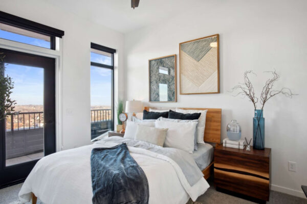 37 West Farnam Apartment Bedroom
