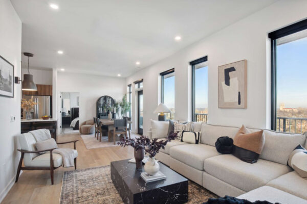 37 West Farnam Apartment Livingroom