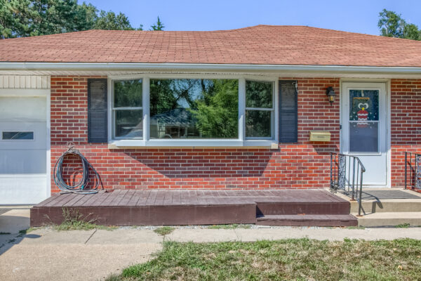 Exterior Pella Lifestyle bay window