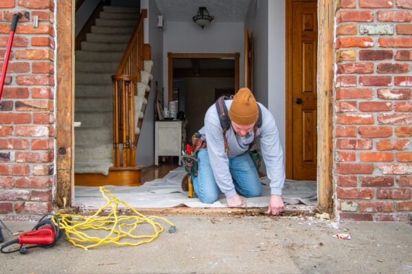 Pella expert installer using Pella tape